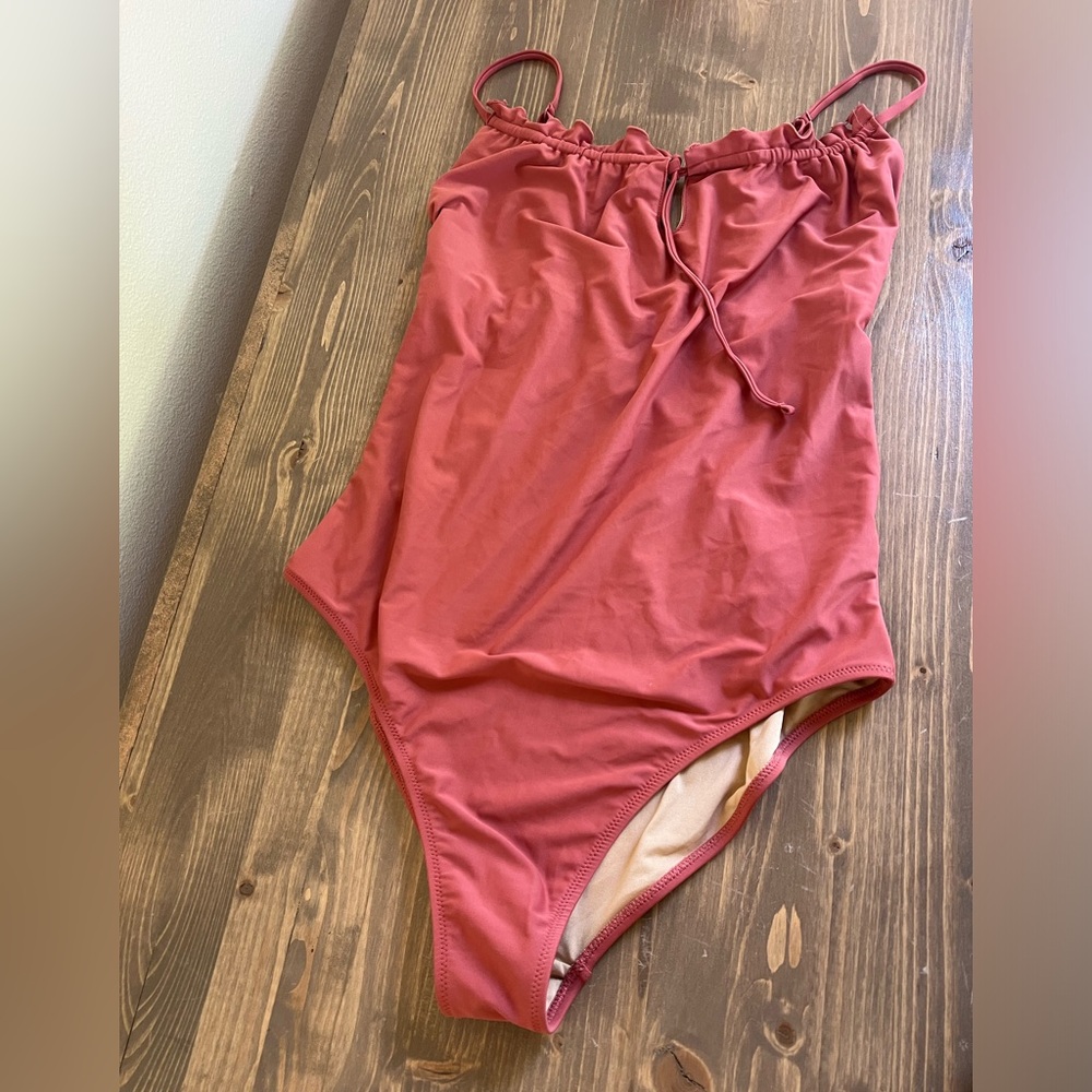 Old Navy Women’s Large Pinkish One Piece Swimsuit